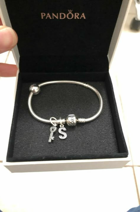 Couple Ring Design, Flipagram Instagram, Cute Couple Gifts, Pandora Bracelet Charms, Jewelry Accessories Ideas, Bracelet Charms, Classy Jewelry, Fancy Jewellery, Accessories Ideas