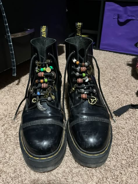 Doc Martens Beads On Laces, Decorating Doc Martens, Beaded Doc Martens, Dr Martens Accessories, Doc Martens Decorated, Doc Marten Accessories, Diy Doc Martens, Decorated Doc Martens, Doc Martens Outfit Grunge