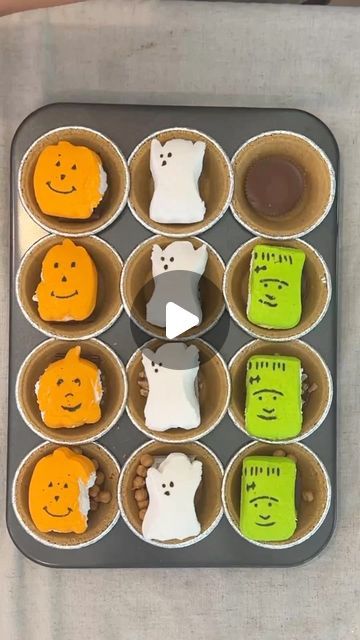 Jacky Has Fun on Instagram: "viral s’mores for halloween 🎃 #spookyseason #halloween #easyrecipes #smores #desserts #partyfood #recipes #yumyfood #foodreels" Smores Desserts, Halloween Smores, Smores Snacks, Smores Dessert, Fall Foods, Halloween Crafts Decorations, Snack Treat, Fun Foods, 10k Views