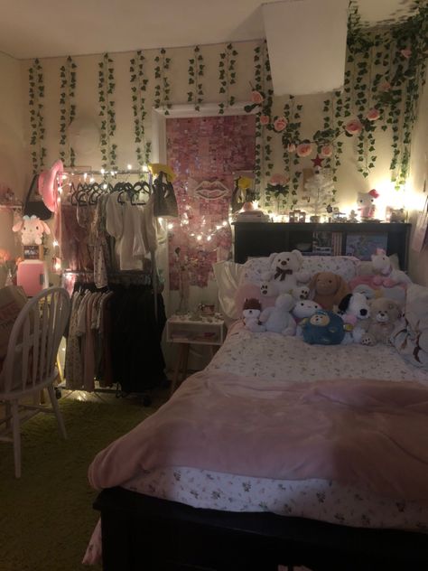 Cottage Core Coquette Room, Pink Room With Vines, Full Size Bed Aesthetic, Pink Earthy Room Aesthetic, Flower Vine Room Decor, Rose Themed Room, Hexagon Room Layout, Sister Bedroom Ideas Shared Rooms Aesthetic, Shared Bedroom Aesthetic