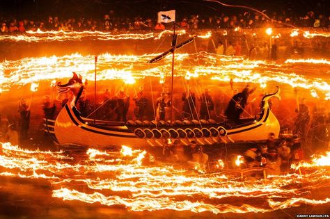 Up Helly Aa, Viking Longship, Navi A Vela, Fire Festival, Dog Waste Bag Holder, Viking Life, Shetland Islands, Viking History, Scottish Islands