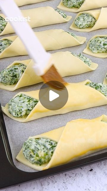 Spinach Ricotta Rolls Puff Pastries, Egg In Puff Pastry, Spinach Ricotta Crescent Rolls, Spinach Filling Recipes, Spinach Ricotta Pastry, Puff Pastry With Spinach, Spinach Ricotta Feta Puff Pastry, Spinach Rolls Recipe, Spinach And Ricotta Rolls