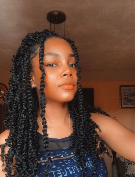 Bra strap length passion twist Medium Length Passion Twists Hairstyle, Passion Twists Medium Length, Passion Twists Shoulder Length, Medium Length Passion Twists, Shoulder Length Passion Twists, Blk Women, Graduation Hair, Passion Twists, Butterfly Locs