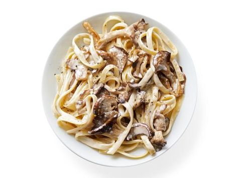 Gorgonzola Cream Sauce, Gorgonzola Pasta, Gorgonzola Sauce, Fresh Tomato Pasta, Food Network Chefs, Mushroom Cream Sauces, Cream Sauce Recipes, Food Network Magazine, Weeknight Dinner Recipe