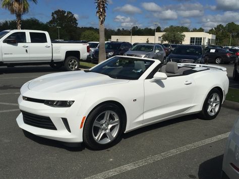 White Camaro Convertible Chevy Camaro White, White Camero Chevrolet, White Camaro Aesthetic, White Camaro, Prom Car, Chevy Camaro Convertible, Chevrolet Camaro Convertible, Camaro Ss Convertible, Control Z