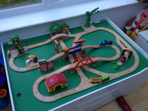 Brio Train Layout Ideas, Wooden Train Set Layout, Thomas The Train Tracks, Wooden Train Table, Kid Roller Coaster, Ikea Lillabo, Train Table Layout, Brio Train, Model Train Table