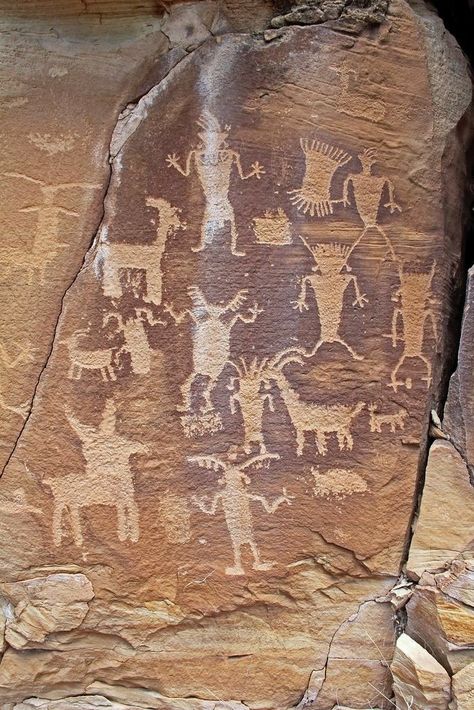 Petroglyphs Art, Paleolithic Art, Cave Drawings, Ancient Drawings, Arte Alien, Prehistoric Art, Art Ancien, Cave Paintings, Southwest Art