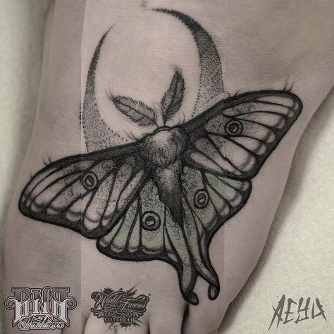 “Luna moth I tattoo on the foot  I'm looking for a customer to come at get tattooed by me at the @warsawtattooconvention if interested please message…” Moth Meaning, Moon Phase Tattoo, Phase Tattoo, Moth Tattoo Meaning, Luna Moth Tattoo, Bat Tattoos, Friendship Tattoo, Luna Tattoo, Luna Moths