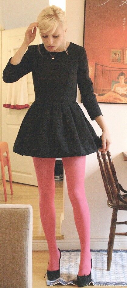 Pink tights delight! That contrast adds a whole extra dimension to that black skater dress. Very cool... Pink Dress Black Tights, Pink Pantyhose Outfit, Pink Tights Outfit, Colour Tights, Coloured Tights, Colorful Tights, Nude Leggings, Colored Tights Outfit, Tights Outfits