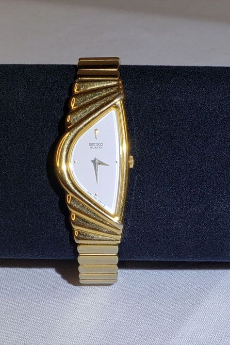 Vintage Gold Watch, Vintage Watches Women, Jewelry Accessories Ideas, Money Aesthetic, Dope Jewelry, Classy Jewelry, Jewelry Essentials, Jewelry Lookbook, Old Money Aesthetic