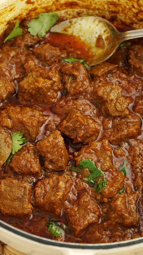 Lamb Curry Recipes Indian Easy, Indian Beef Recipes Curries, Durban Beef Curry Recipe, Indian Meat Dishes, Best Beef Curry Recipe, Easy East Indian Recipes, Spicy Beef Curry, Delicious Beef Recipes, Indian Food Recipes Crockpot