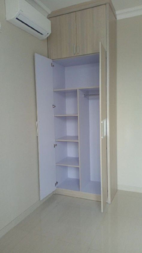 Tiny Closet Built Ins, Wardrobe Interior Layout, Ideas De Closets, Tiny Bedroom Design, Wall Wardrobe Design, Wooden Wardrobe Design, Modern Cupboard, Bedroom Cupboard, Closet Design Layout