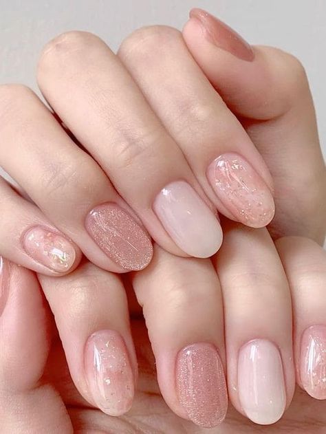 subtle glitter accent Korean Nail Art Glitter, Minimalist Korean Nails, Short Soft Gel Nails, Korean Short Nails Design, K Beauty Nails, Nude Short Nail Designs, Gel Natural Nails Manicures, Nails Soft Colors, Korean Nail Designs Trends