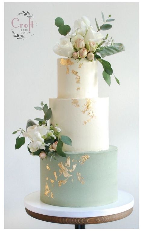 Wedding Cake With Flowers, Vintage Pasta, Green Wedding Cake, Cake With Flowers, Elegant Birthday Cakes, Wedding Cake Photos, Simple Elegant Wedding, Buttercream Wedding Cake, Sage Wedding