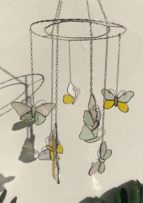 Stained Glass Butterfly Mobile, Butterfly Glass Art, Stain Glass Butterflies, Stain Glass Sun Catcher, Easy Stained Glass Art, Sun Catcher Butterfly, Stained Glass Mobile, Butterfly Dream Catcher, Christmas Yellow