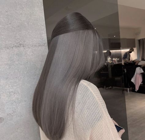 Ash Gray Hair Color, Ulzzang Hair, Korean Hair Color, Hair Color Underneath, Ash Hair, Ash Hair Color, Ash Brown Hair, 2023 Hair, Hair Style Korea