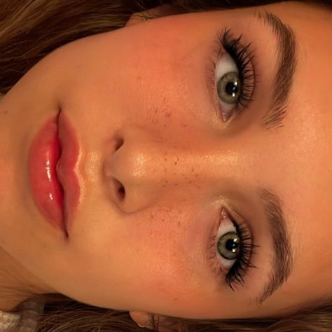 Subtle Freckles, Makeup With Fake Freckles, Nose Freckles, Fake Freckle Placement, Freckles Nose And Cheeks, Makeup On Freckled Skin, Fake Freckles With Eyeshadow, Clear Freckled Skin, Faux Freckles Makeup