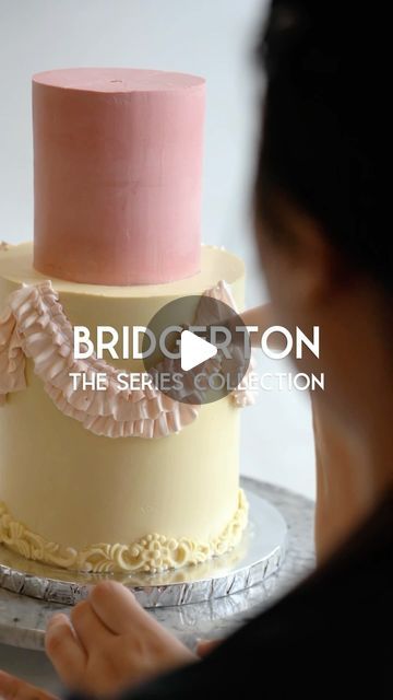 Bridgerton Themed Cake, Bridgerton Dessert, Bridgerton Cake Ideas, Bridgerton Cake, Bridgerton Characters, Bachelorette Cake, Castle Cake, Floral Cupcakes, Girl Cakes