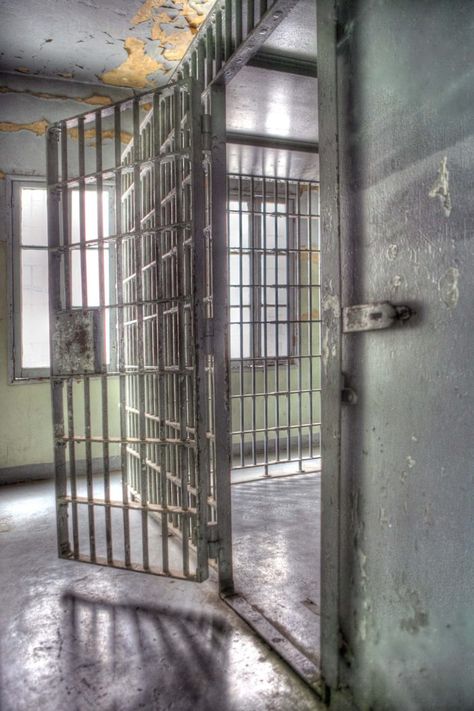 Old Jail Cell Aesthetic, Old Prison Cell, Michael Vey, Boys Trip, Haunted Prison, Abandoned Prisons, Globe Arizona, Jail Cell, Prison Cell