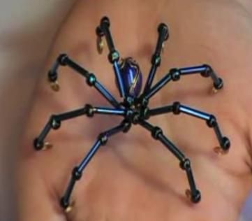 Luna Costume, Spider Tutorial, Radish Earrings, Bead Spider, Wire Spider, Spider Ring, Free Jewellery Making Tutorials, Christmas Spider, Beaded Spiders