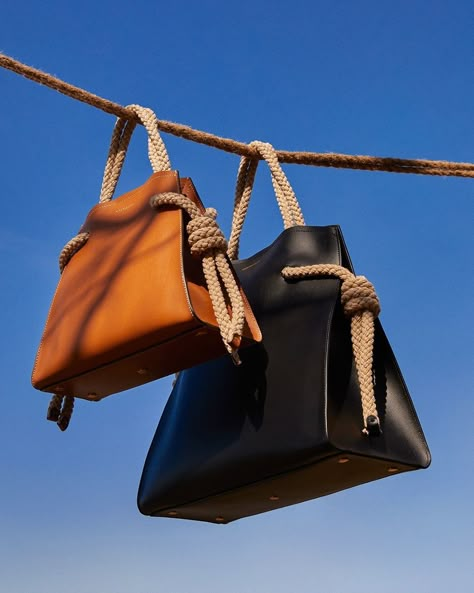 CoccinelleOfficial on Instagram: “Maxi or mini: any way you like it, Allure is the best companion for this new season. #Coccinelle #CoccinelleBags #Allure #Summer21…” Modern Handbag, Fancy Bags, Ladies Clutch, Unique Bags, Bag Trends, Leather Bags Handmade, Marquetry, Tote Bag Leather, Stitching Leather