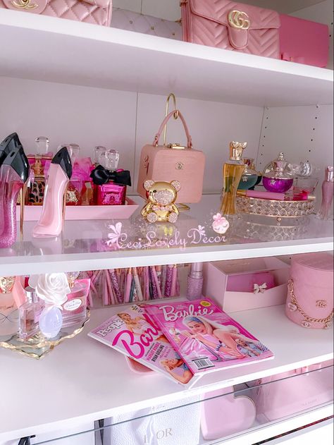 Organised Closet, Glam Beauty Room, Pink Vintage Bedroom, Gold Jewlry, Beauty Rooms, Pink Wednesday, Glam Bathroom, Dressing Room Closet, Luxury Room