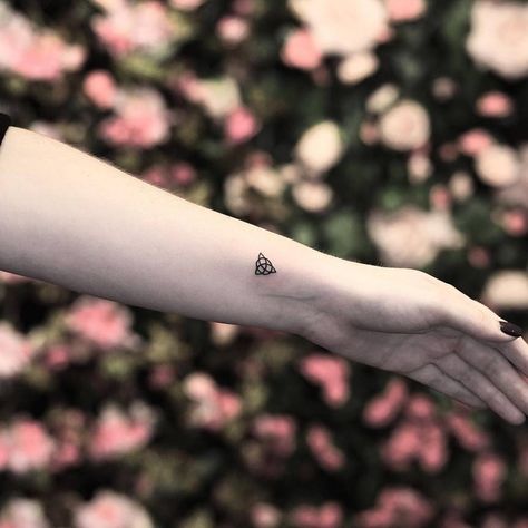 Small Triquetra Tattoo, Triquetra Tattoo Women, Triquetra Tattoo, Celtic Tattoo For Women, Minimalist Symbols, Trinity Knot Tattoo, Viking Witch, Tattoo On The Wrist, Celtic Tattoo Symbols