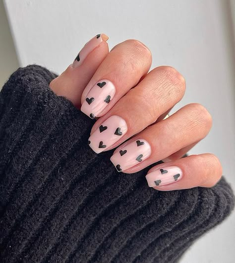 50+ Heart Nails That Stun This Valentine's Day! - Prada & Pearls Manicure Gel, Cute Gel Nails, Neutral Nails, Heart Nails, Dream Nails, Chic Nails, Short Acrylic Nails, Valentine's Day Nails, Valentines Nails