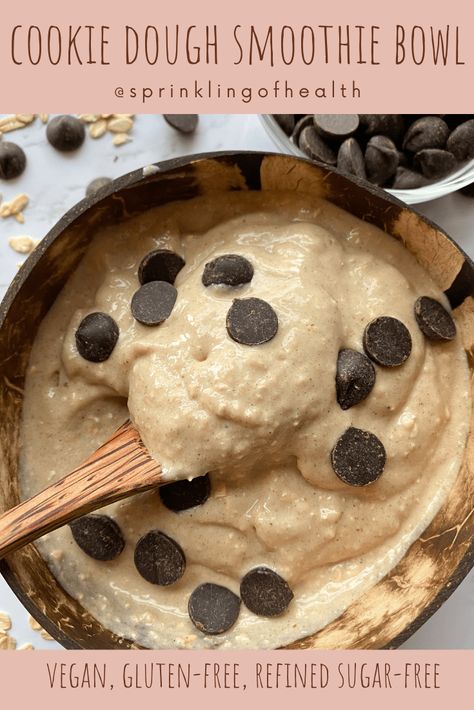 Cookie Dough Smoothie Bowl - Sprinkling of Health Cookie Dough Smoothie Bowl, Cookie Dough Smoothie, Chocolate Breakfast Recipes, Sugar Free Vegan Desserts, Vegan Dessert Bars, Cookie Dough To Eat, Healthy Chocolate Recipes, Dessert For Breakfast, Refined Sugar Free Recipes