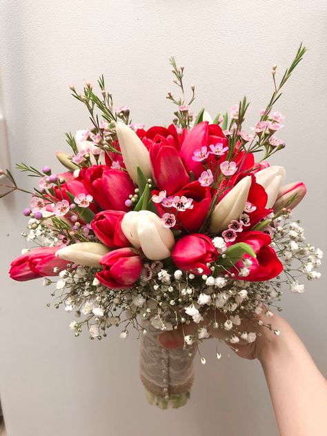 Red Prom Dress With Bouquet, Mixed Tulip Bouquet, Red Tulip Wedding Bouquet, Prom Flowers With Red Dress, Tulip Prom Bouquet, Prom Bouquets For Red Dress, Prom Flowers Bouquet Red Dress, Red Hoco Bouquet, Prom Bouquet Red