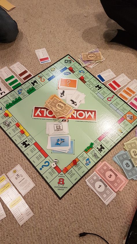 Playing monopoly with cousins 😎🤑 Games With Cousins, Monopoly Fake Story, July Intentions, Monopoly Aesthetic, Cousins Aesthetic, Games Photography, Sea Creatures Drawing, Play Uno, Ball Makeup