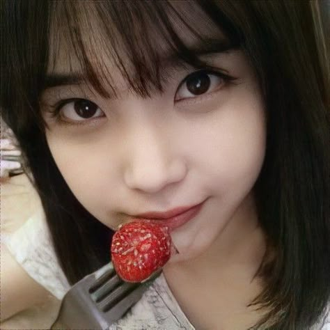 Iu Strawberry, Strawberry Icon, Aesthetic Fruits, Dog Chinese Zodiac, Japanese Zodiac, Iu Aesthetic, Strawberry Leaves, Eating Pp, Strawberry Girl