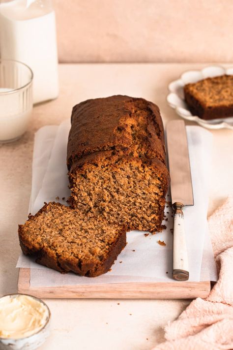 Spelt Flour Banana Bread - Our Nourishing Table Banana Bread With Spelt Flour, Spelt Banana Bread, Banana Nut Bread Recipe, Flours Banana Bread, Pumpkin Chocolate Chip Bread, Sugar Free Cake, Homemade Pumpkin Puree, Gluten Free Chocolate Chip, Healthy Baking Recipes