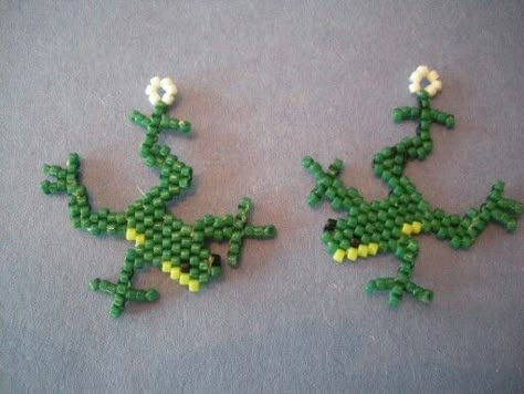 Brick stitch frog pattern Beaded Frog, Pony Bead Projects, Frog Pattern, Seed Bead Projects, Frog Crafts, Pony Bead Patterns, Beadwork Designs, Beading Jewelery, Beaded Jewlery