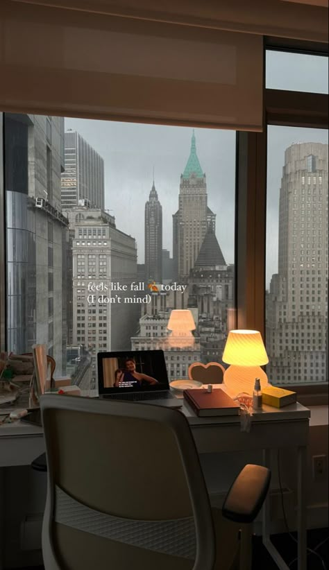 Apartamento New York, City View Apartment, Apartment View, Dream Apartment Decor, Nyc Life, Apartment Aesthetic, New York Apartment, Nyc Apartment, Dream Apartment