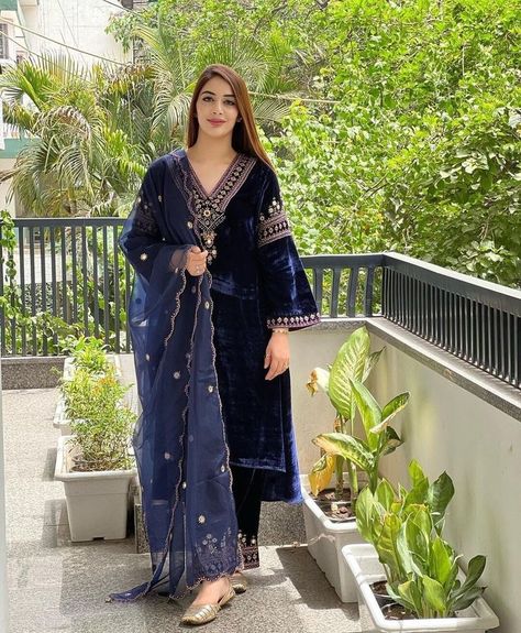 Plain Velvet Suit Design, Winter Suits For Women Indian, Blue Velvet Suit, Velvet Suit Design, Blue Dresses For Women, Red Dupatta, डिजाइनर कपड़े, Velvet Kurta, Velvet Dress Designs