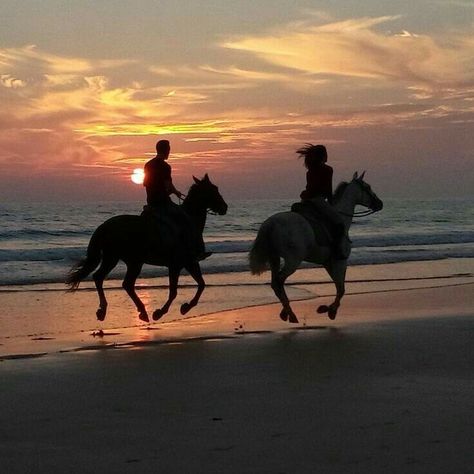 Traveling Couple Aesthetic Plane, Horse Riding In Water, Horse Couple Aesthetic, Couples On Horses, Loving Relationship Aesthetic, Horse Riding Date, Horses Back Riding, Riding Horses Aesthetic, Dilara Core