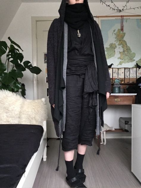 Witch Core Outfits Male, Dark Mori Fashion Men, Dark Alternative Fashion, Male Witch Outfit, Witchy Aesthetic Outfit, Male Goth, Appearance Aesthetic, Alt Goth Outfits, Witchcore Fashion