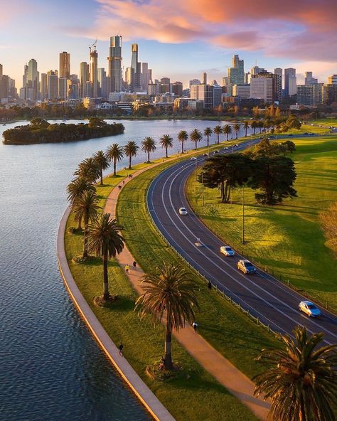 32.8k Likes, 307 Comments - Melbourne (@visitmelbourne) on Instagram: “Golden afternoon light from Albert Park Lake 📸 @donaldhyip #StaySafe” Elba, Melbourne Trip, Places In Melbourne, Melbourne Travel, Albert Park, City Views, City Aesthetic, Beautiful Places To Travel, Australia Travel