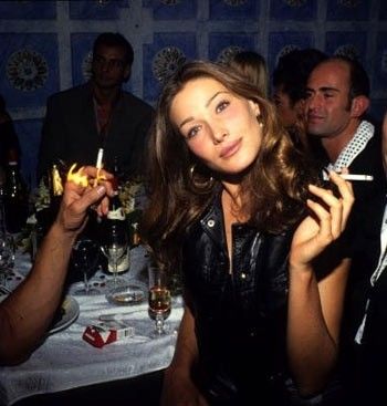 Carla Bruni 90s, Original Supermodels, 90s Model, Fashion 90s, 90s Supermodels, Carla Bruni, 90s Models, Model Aesthetic, Model Life