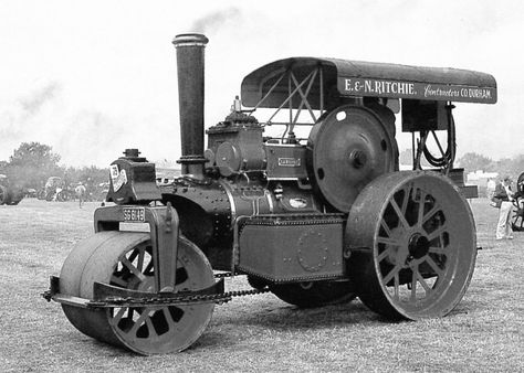 Fowler steam roller Retro Vehicles, Steam Roller, Steampunk Elements, Road Building, Alternative History, Tractor Photos, Road Work, Traction Engine, Army Truck