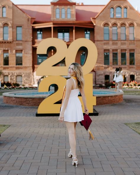 ARIZONA PHOTOGRAPHER (@alex.mariephoto) • Instagram photos and videos Arizona Graduation Pictures, Asu Graduation Pictures, Asu Graduation, College Graduation Photoshoot, Grad Photography, Graduation Photography Poses, College Graduation Pictures, Grad Photoshoot, Graduation Photography