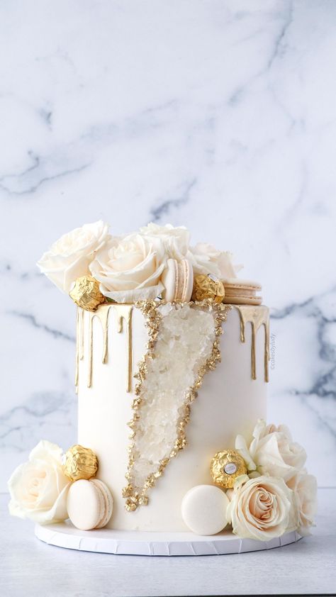 Throwback Tuesday #squarecake #dripcake #whitecake | Instagram January Birthday Cake, 60 Th Birthday Cake, Layer Cake Ideas, White Cake Design, Birthday Cake Gold, White And Gold Cake, Gold And White Cake, Grandma Cake, 60th Birthday Cake