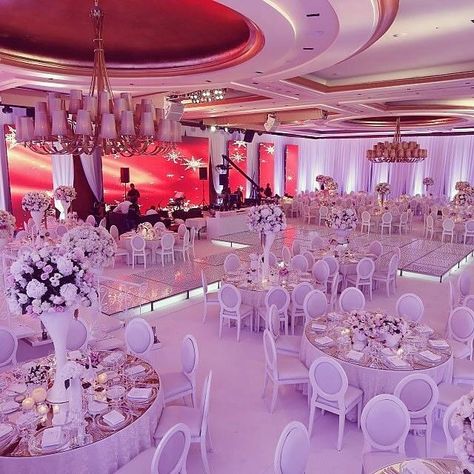 Nigerian Wedding. I'm in love with this setting Nigerian Wedding Reception, Versailles Wedding, Wedding Aisles, Dream Wedding Reception, African Weddings, Wedding Venues Indoor, Quinceanera Ideas, Luxury Wedding Decor, Wedding Colours