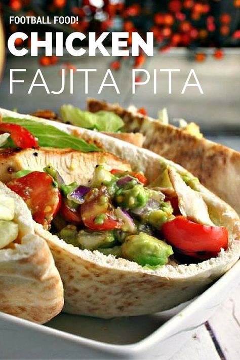 Pita Bread Fillings Chicken, Pita Pocket Filling Ideas, Pita Pocket Ideas, Grilled Chicken Pita Pockets, Pita Sandwich Ideas, Pita Bread Recipe Sandwiches, Chicken Fajita Pita, Pita Sandwich Recipes, Pita Ideas