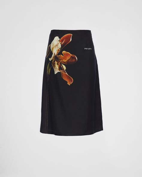 Straight fit Side closure with buttons and zipper Printed logo Prada Runway, Prada Skirt, Designer Pajamas, Prada Dress, Twill Skirt, Prada Collection, Black Midi Skirt, Women Essentials, Silk Twill