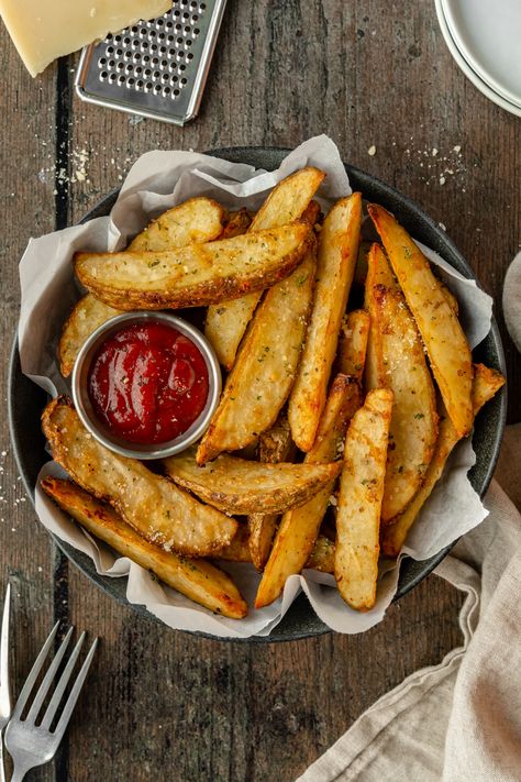 Air Fryer Parmesan Potato Wedges - Balance With Jess Cheesy Potato Wedges, Parmesan Potato Wedges, Frozen Sweet Potato Fries, Air Fryer Potato, Crispy Potato Wedges, Parmesan Potato, Garlic Parmesan Potatoes, Freeze Sweet Potatoes, Potato Wedges Recipe