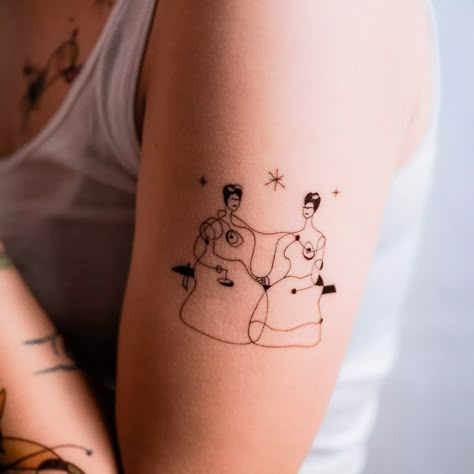 The Two Fridas Tattoo, Minimalist Frida Kahlo Tattoo, Two Fridas Tattoo, Mexican Tattoo Minimalist, Frida Heart Tattoo, Frida Khaki Tattoo, Frida Khalo Tattoo Minimalist, Freida Kahlo Tattoo, Latina Inspired Tattoos