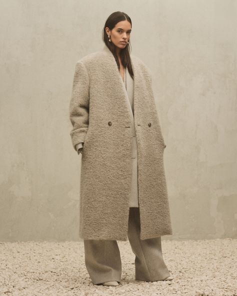 Fear of God RTW Fall 2024 [PHOTOS] Women's Winter Fashion, 2024 Menswear, Fear Of God, Trend Forecasting, Fall 2024, Winter Women, Minimalist Fashion, Winter Fashion, Fashion Show