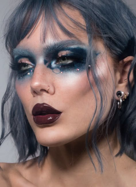 Todays look | blue Huda Beauty Liquid Lipstick, Blotting Powder, Funky Makeup, Blue Makeup Looks, Punk Makeup, Bold Makeup Looks, Alt Makeup, Linda Hallberg, Rave Makeup